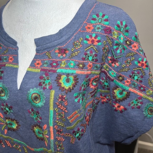 Chico's Blue Floral Embroidered Short Sleeve Notch Collar Top 1X‎ Plus - Picture 5 of 10